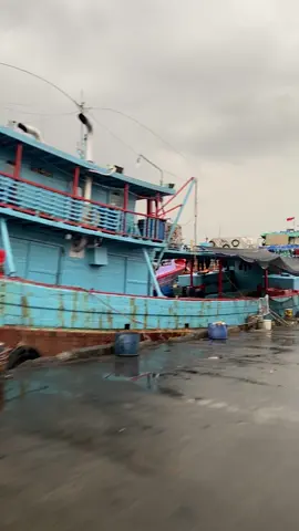 Tempat Sandar Kapal Nelayan, Muara Baru … #kapalnelayan #muarabarujakarta 