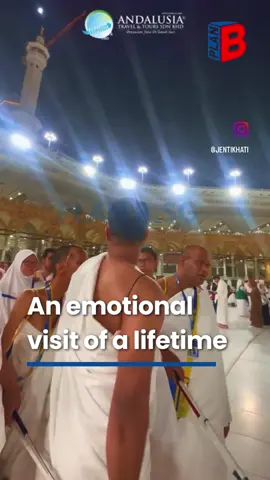 A travel agency in Malaysia recently shared an emotional video where a group of visually impaired persons arrived in the grounds of the Holy Ka’abah. After completing their small pilgrimage, the guide brought them close to the doors of the Ka’abah. Despite being unable to see, the congregants were seen shedding tears as the guide explains to them. 📹: jentikhati / umrahandalusia.hq
