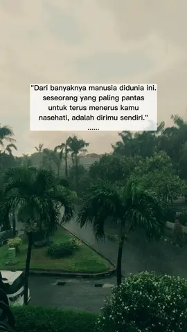 Dari banyaknya manusia didunia ini. seseorang yang paling pantas untuk terus menerus kamu nasehati, adalah dirimu sendiri #motivasi #motivation #quote #quotes #muhasabahdiri #fypシ゚ #foryou #foryoupage