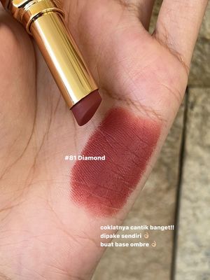 Lipstick dari brand lokal @Purbasari Indonesia yang super affordable tapi kualitasnya bukan maen!! teksturnya lembut, finish-nya matte, ringan banget dan nggak bikin crack/kering. Ketahanan cukup bagus kalo nggak dibuat makan. Transfernya minim banget 👌🏼 Follow me for more lip products review and swatch 🩷 tags: #Purbasari #LipstickPurbasari #Makeup #RekomendasiLipstick #Lipstick #fyp 