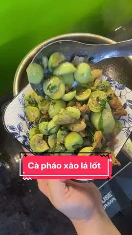 Thử món này đi mọi người ơi, cà pháo xào lá lốt ,  không làm các bác thất vọng đâuuuu. À quên đây là kênh mới của em nhé @La Khánh Ly Review #lakhanhly  #caxao #càpháo #monngonmoingay #comnha #cuocsonghangngay #hastangxuhuong 
