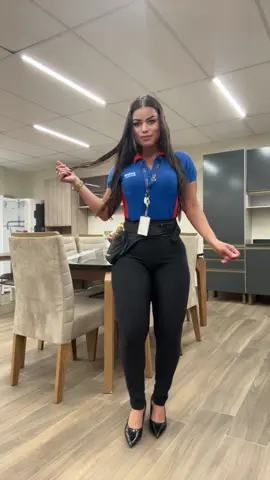 Eu comemorando que amanhã é sabado 🤪