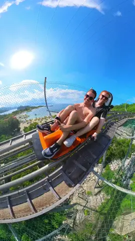 WOW, ever seen a coaster on a tropcial island? 🤯🏝️ You can control the speed yourself by moving the handle forward or backwards. The coaster itself is not the most special, but the amazing view is what makes this ride super unique. This 680 meter / 2230 ft long Dragon’s Tail Coaster is located on Labadee, the private destination of Royal Caribbean. 🥰🎢 #coaster #rollercoaster #adrenaline #view #omg 