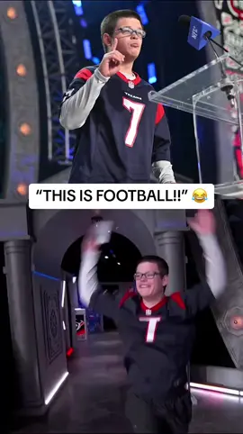 Sketch announces the Houston Texans' 4th round pick in the #NFLDraft. (🎥 NFL) #sketch #nfl #houstontexans 