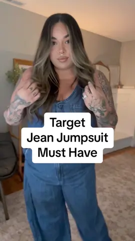 This jean jumpsuit from @target is so good ! #target #targetfinds #targetmusthaves #freepeople #cowboyhat #truckerhat #OOTD #midsize #midsizefinds #jeanromper #midsizeootd 