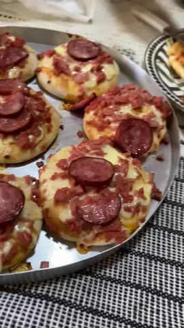 Eu tava com uma vontade de comer essas mini pizza 😋 #merenda #pizza #asoka #foryoupage 