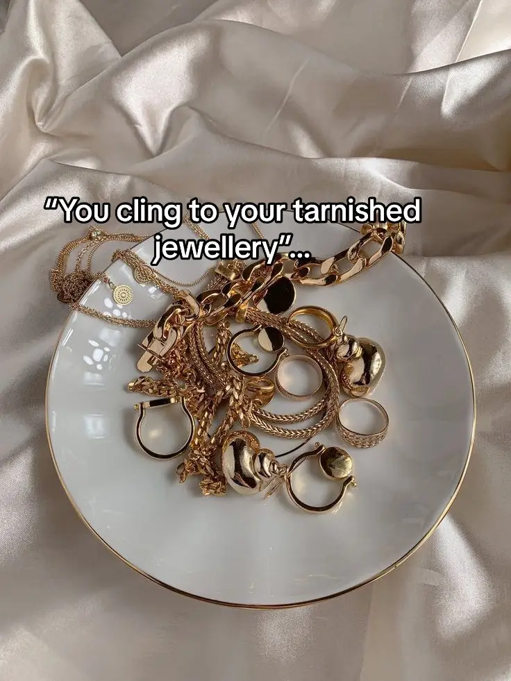 #jewellery #jewelrytiktok #tarnishfreejewelry #fyp #fy #foryou #viral #ysl #dior #cartier #vancleef #vancleefarpels #chanel #xyzbca #trending #fyps #gehviral #foryoupage #viralvideo #jewellerybusiness 