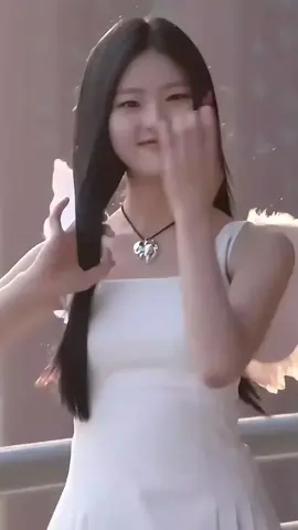 haneul fancam ! ☆ 𝓡𝘦𝘲𝘶𝘦𝘴𝘵𝘦𝘥 𝘣𝘺 : no one | i'm flopping so bad BYE 😔 but bobsky looked extra angelic and gorgeous in this 💝💝 #fypシ #charlidamelio #xyzbca #fypp #kpop #fancams #girlgroup #haneul #kissoflife #kiof #kol #fancam #haneulfancam #...