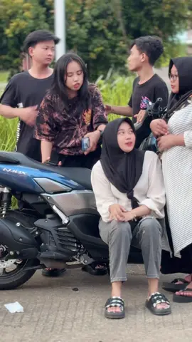Melepas rindu@Fatmaaa049 @Zubay09 @Rama Dani @Muhammad Imam @Faiseh #gcr_team 