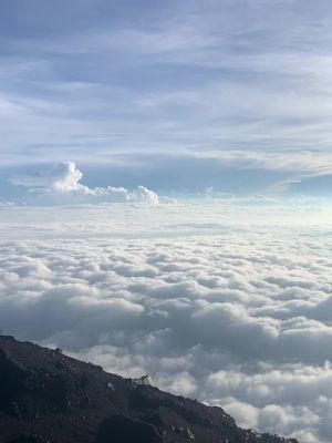 Yang wishlistnya ke gunung slamet,semoga segera terwujud ya🙌🏾  #gunung #slamet #gunungslamet #3428mdpl #sunrise #lautanawan #via #bambangan #pendaki #pendakigunung #pendakiindonesia 