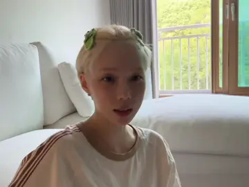 Minjeong's new live!! She is so cute with the frog clip😭😭 #winter #aespa #fyp #fypシ゚viral #fypシ #kimminjeong 