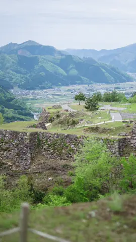 Takeda castle ruins. This weekend was season off for there. Around Sep to Nov you can see sea of clouds at there early in the morning.  #天空の城ラピュタ #竹田城 #takedacastle #ghibli #japantravel #lifeinjapan 