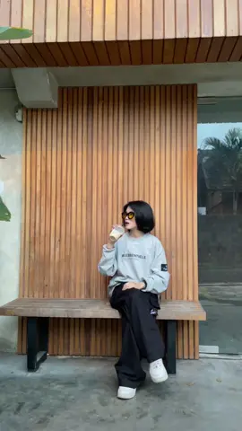 styling the Ajaccio crewneck from W.ESSENTIELS chillin' on sunday, relaxing while drinking coffee👀 #outfitideas #outfitinspo 