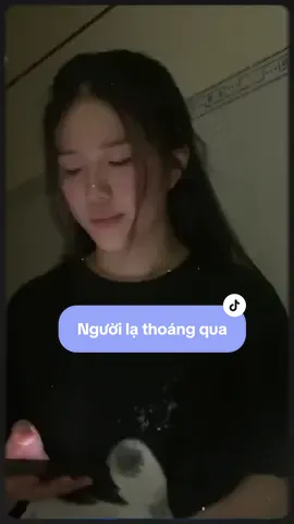 Còn em bây giờ.. chỉ như người lạ thoáng qua..#xuhuong #xuhuongtiktok #tiktok #capcut #cover #nguoilathoangqua #chiyeuminhanh #fyp #trending #baohan #tamtrang #chill 