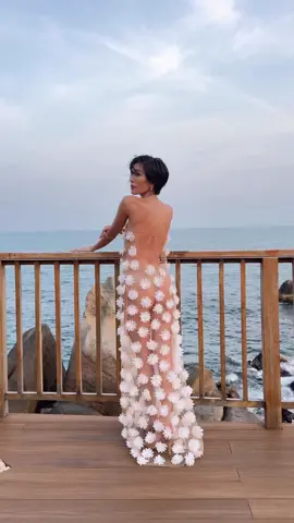 Sun-kissed and floral-fabulous @莫莉 Molly Chiang  #selezzalondon 