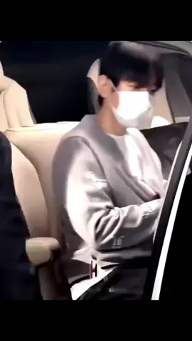 Sedih banget rasanya lihat Baekhyun kekgini. Capek bngt pasti,istirahatlah dengan baik Baekhyunaa🥺🥺💗 #baekhyun #exo #EXO #fyp #fyppppppppppppppppppppppp 