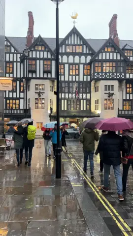 Rainy Days in London ☔️💙 📸@letswatchdiz #rain #rainyday #rainylondon #bigben #londoneye #regentstreet #londonlife #londoncity #london #england #unitedkingdom #traveller #travelling #travelphotography 