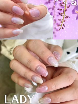 \指先にもちゅるんと潤い💜/ 月に一度のネイル💅 @rhythm_nail さんに今回もおまかせ✨ 藤色感をお願いして、 オーロラも今回は水彩絵の具的に 入れてもらいました✨ 水滴で潤いを出してもらったよ〜🚰 手をね、ちゅるんとさせたくてw 指先潤ってると幸せ。 私といえば 「透明感・オーロラ好き」と もう理解してくれています…🤣 #ネイルデザイン #ジェルネイル#オーロラ#オーロラネイル#美容好きな人と繋がりたい #美容好きさんと繋がりたい #フォローミー