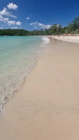 Enjoying a beautiful day on Kata Beach ⛱️ The water is surprisingly clear 😀 . . . . . #thailand #thailande #thailandia #tailandia #travelthailand #thailandtravel #phuket #beach #katabeach #holiday #travel #beauty #thai 