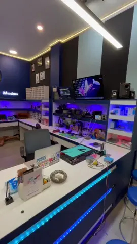 dekirasi tempat servis iphone bg arman. semoga makin jaya ya bg arman 