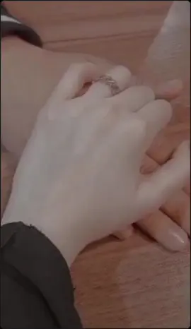 #‏الأشـياء الثـمينة لا تتـكرر مـرتين لـهذا نحن نمـلك أم واحـده 