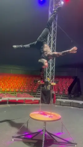 🤸🏻‍♂️ #handstand #handstands #handstandpractice #handbalance #handbalancing #handbalancecanes #handstandcanes #calisthenics #drcirco