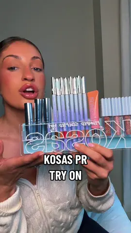 which is your favorite.. 🥥🤎 or 🎀💕 @Kosas #kosas #beautypr #pr #prhaul #prunboxing #lipliners #lipcombo #lipgloss #chicago 