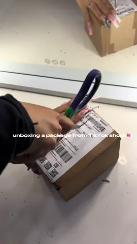 unboxing my pink portable from www.clutchcharger.com 💕. the packaging, the quality, & shes heavy’ so you know its gon be put to the test! 🥰 ill post an update on battery life & how long it lasts soon <3 #portablecharger #Summer  #fyp 