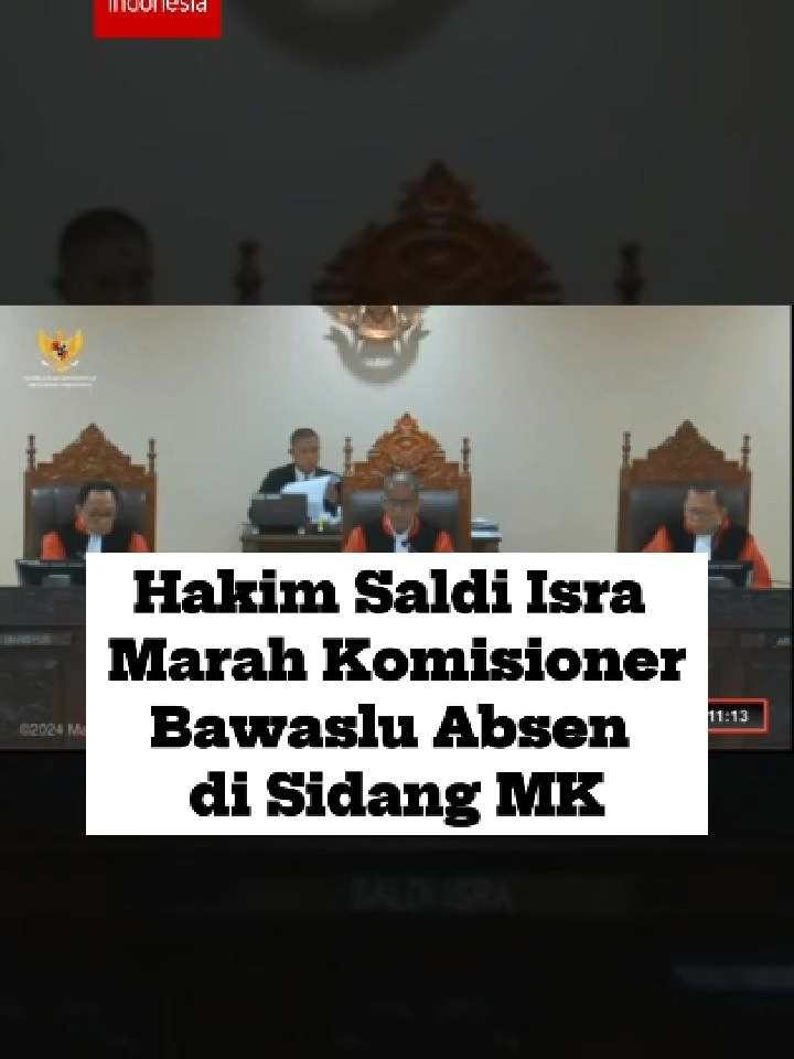 Momen ini terjadi saat Hakim MK, Saldi Isra memimpin Sidang Sengketa Pemilihan Legislatif wilayah Kalimantan Timur. Sebelum memulai sidang, Saldi mengabsen sejumlah pihak untuk memastikan pihak pihak yang hadir. Saldi kemudian mempertanyakan ketidakhadiran Komisioner Bawaslu Pusat, sementara yang hadir hanya dari pihak Bawaslu dari Provinsi Kaltim. Saldi pun menegur dan meminta agar Komisioner Bawaslu selalu hadir dalam  persidangan sengketa Pileg 2024 di MK. #mahkamahkonstitusi  #SaldiIsra  #hakimmk  #sidangsengketapemilu  #BawasluPusat 