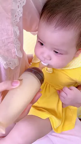Sudu siliconebaby sangat memudahkan kerja mummy memberi makan baby #sudusiliconbaby #sudumakanbayi #babyspoon #babylove 