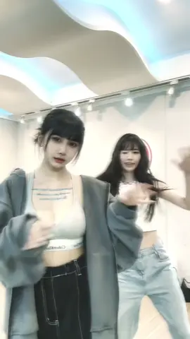 還得是CK超人 和@奈兒 一起結印舞