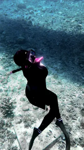 Feel so free🙌🏻 . . #snorkeling #lautbunaken #diving #freedive #dive #freedivegirl #fyp #fypシ #fypシ゚viral 