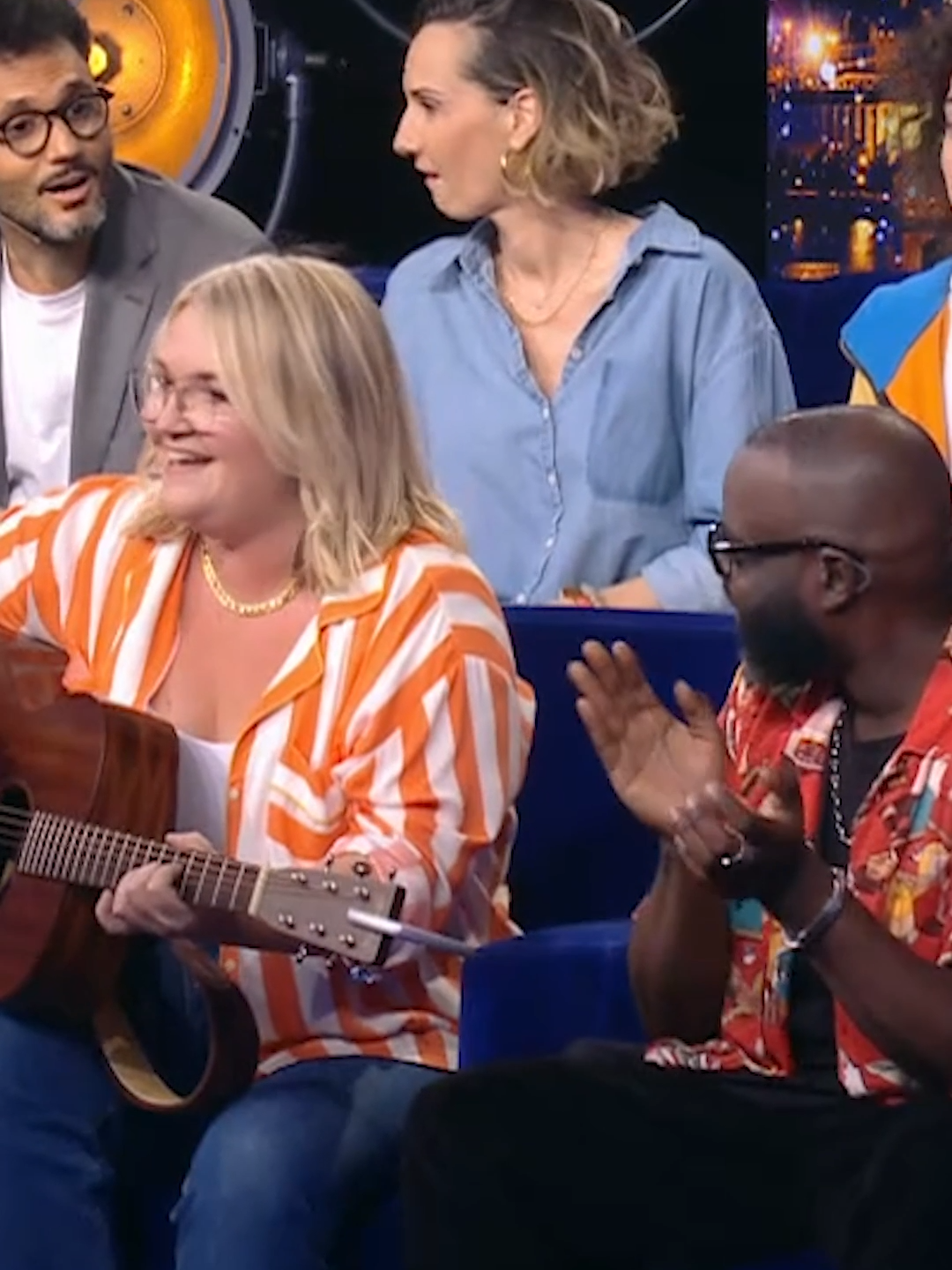 Le talent de #LolaDubini ne cessera de m'impressionner ! 🎶 👉 Retrouvez-la dans #VTEP ce vendredi soir sur #TF1 ! #vendreditoutestpermis #musique #talent #music #tiktokmusic #imitations