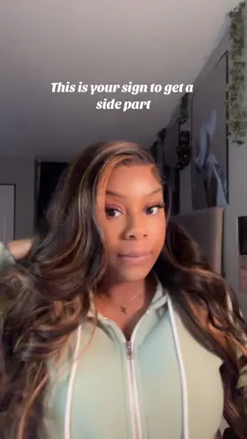 Obsessed with these curls & this side part 💕 @Arabella Hair Official RAVEN25 25% Off #arabellahair #sidepart #highlights 