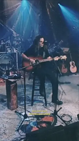 #Repost   @KenDamara84 🎶 Vivir Sin Aire 🎙Maná ⏳ 1992 📍 Maná MTV Unplugged, ao vivo em Miami, EUA, 1999 Maná (Spanish: [maˈna]) is a Mexican pop rock band[2][3][4] formed in 1981. Originally called Sombrero Verde, the current lineup of members is vocalist-guitarist Fher Olvera, drummer Alex González, guitarist Sergio Vallín and bassist Juan Calleros. The band is considered one of the best-selling Latin music artists and the most successful Latin American band of all time with over 25 million records sold worldwide.[5] Moreover, Maná has earned four Grammy Awards, eight Latin Grammy Awards, five MTV Video Music Awards Latin America, six Premios Juventud awards, 19 Billboard Latin Music Awards and 15 Premios Lo Nuestro awards.[6][7] Maná Maná in Denver, Colorado, in 2023 Maná in Denver, Colorado, in 2023 Background information Also known as Sombrero Verde (1981–1987) Origin Guadalajara, Mexico Genres Latin poprockpop-rockrock en español[1] Years active 1981–present Labels WEA International Members Fher Olvera Alex González Sergio Vallín Juan Calleros Past members Ulises Calleros Iván González Abraham Calleros César 
