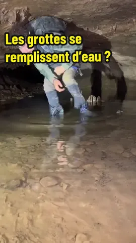GLOU GLOU GLOU 💦 IG : valentin_noyon #nature #naturelover #claustrophobia #claustrophobic #claustro #cave #speleology #speleologia #speleo #speleologie #fyp #cejour-là 