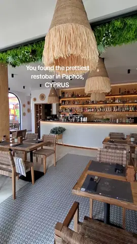 I have to confess I have a crush on this laidback luxury resto bar ever since my first visit, last year 🫶 I love the sharing platters, tapas concept and the use of fresh, seasonal ingredients both in their dishes and in their cocktails and homemade lemonades! #paphos #Cyprus #restaurant #restobar #tapas #cocktails #summervibes #bohochic 