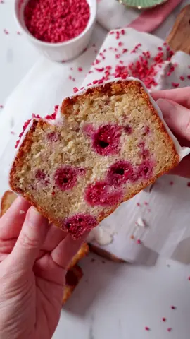 soft, buttery gluten-free raspberry loaf cake 🤤🫶 this is such an easy cake to make, it's basically a one-bowl recipe – and it's SO GOOD, packed full of lemon zest and juicy raspberries 🩷 #raspberrycake #raspberry #cake #glutenfree #baking #Recipe 