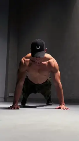 💯💪Two combination variations of push-ups are recommended to strengthen your body’s flexibility #abs #workoutmotivation #core #fitnessmotivation #creative #workoutchallenge #gymmotivation #fitspo #fitfam #exercise #fit #challenge