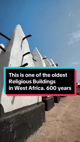 Yess! It is the oldest religious building in Ghana and one of the oldest in the whole of West Africa. This is the Larabanga Ancient Mosque, built in 1421 in the 15th century, in the Islamic community of Larabanga, Ghana.🇬🇭🕌 #ghana #africa #travel #travelvideos #tourism #newplaces #history #ghanavideos #ghananews #viral #story #mosque #islam #islamic_video #qatar #saudiarabia 