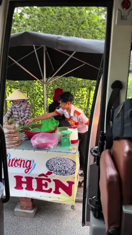 Lẹ lẹ đi em ơi mua có lon hến mà không nở đi vậy 😂@Anh khoa @Lê Quang Trúc #futadanang #futabuslines #futabusline_19006067 