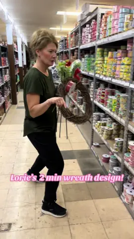These are my favorite videos!  Lorie had less than two minutes to pick out what she would do for a wreath.  Absolutely loved what she picked!  