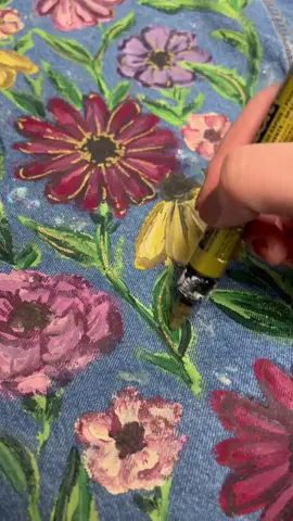 OH TO BE BACK THERE no seriously take me back I would never joke with you  #onthisday #ktscanvases #taylorswifterastour #taylorswift #acrylicpaint #jeanjacketpainting #jeanjacketart 