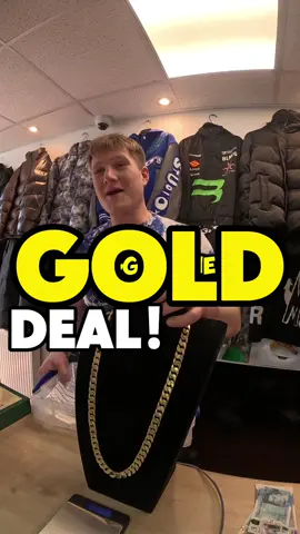Customer Looks At GOLD CHAINS!  ➡️cbestores.com⬅️