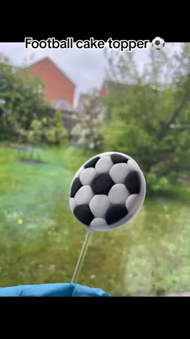 Easy to make football cake or cupcake topper ⚽️ #cupcaketoppers #footballtopper #caketopper #caketoppertutorial #footballcake #cakedecorating #bakedwithlove #lovebaking #fyp 