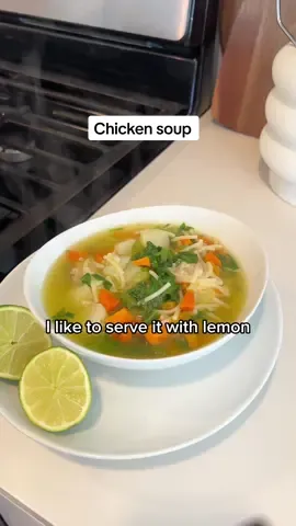 Chicken soup 🐥 para dos personas  2 muslos de pollo (los ponemos a cocinar antes de todo y retiramos excesos)  Zanahoria , celery , batata,cebolla,pimentón verde y naranja , cebolla, espinacas, papa ,fideos y a disfrutar!!! 🤎 #cooking #cook #cookwithme #CookingHacks #cookingtiktok #cookathome 