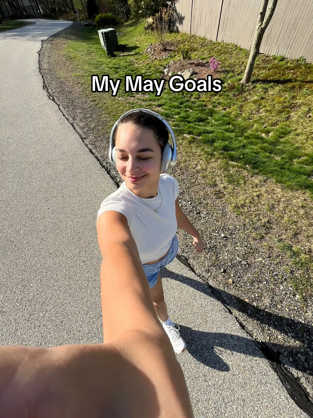 My goals for the month of may 🌸 What are some of your goals? #maygoals #goals #wellnessjourney #goalsetting 