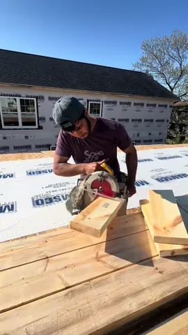 Se nos vino el verano mi gente🔨📐👷‍♂️ #framing  #techo  #arte  #job  #job  #layout 