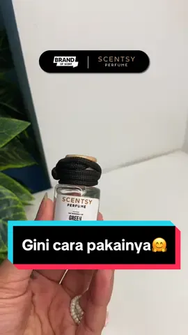 Aku kasih tau cara pakai nya yaa guys😚🥰 #ParfumScentsy #ParfummobilScentsy #ParfumMobil #ParfumMobilGantung #PengharumMobil #PewangiMobil #parfume #fyp #foryourfage #viralvideo #viraltiktok #RacunTiktok #BeliLokal #BelanjaDiTiktokLagi #55sale #fy #fypシ #trend #tiaraandini #outfit #viral #mobil #pengharum 