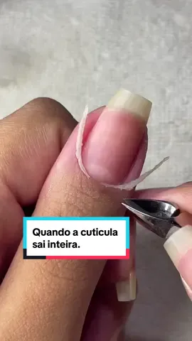 O alicate que uso é o profissional da Tramontina. Depois de tirar a camada superficial, eu aprofundo um pouco majs a cutilação. #unhas #nails #nail